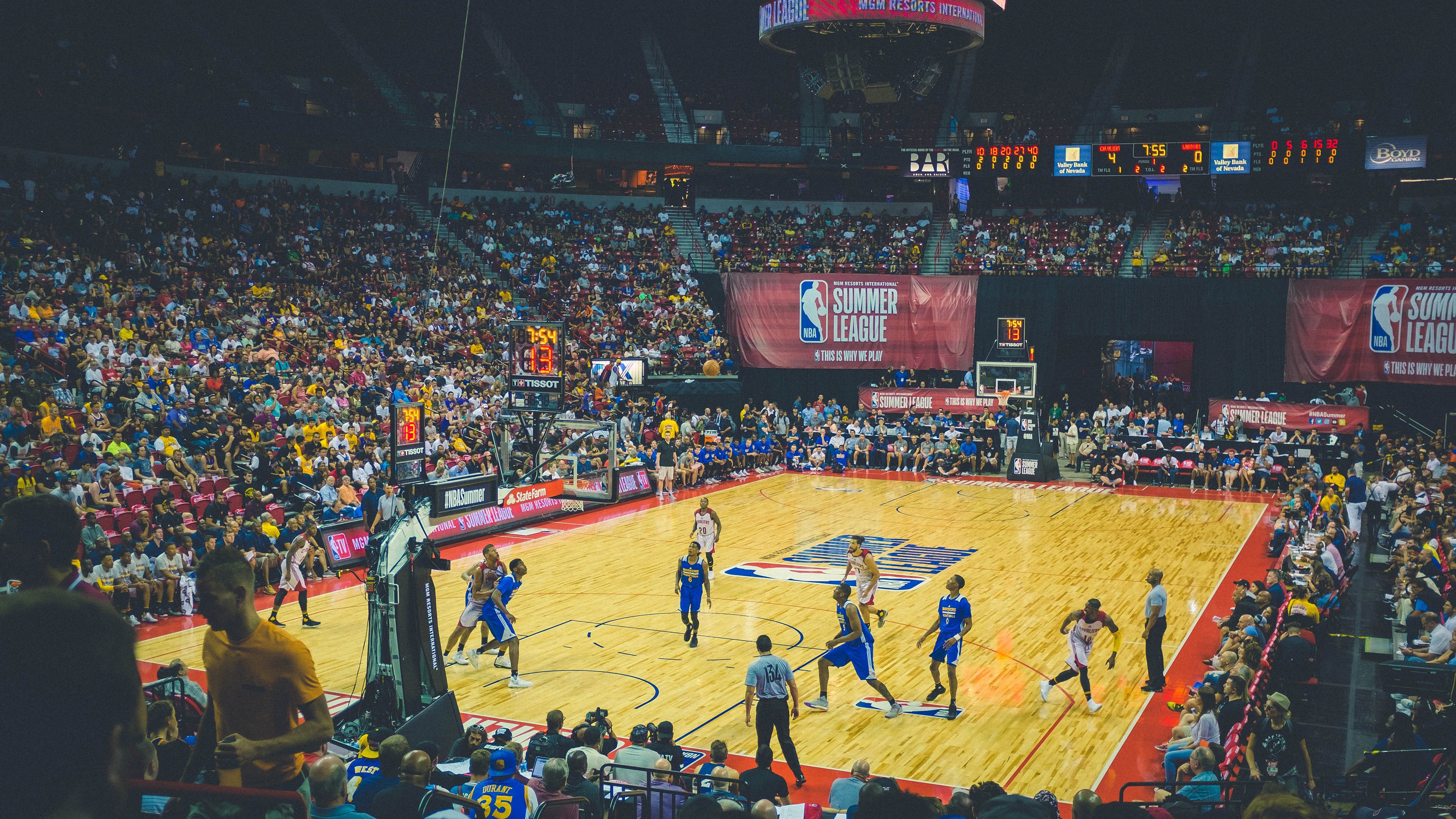 西甲国家德比之夜，迪亚斯统治全场